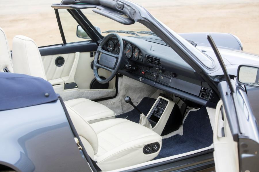 Интерьер Porsche 911 Carrera 3.2 Cabriolet 1984 года  (US) (фото 3 из 25)